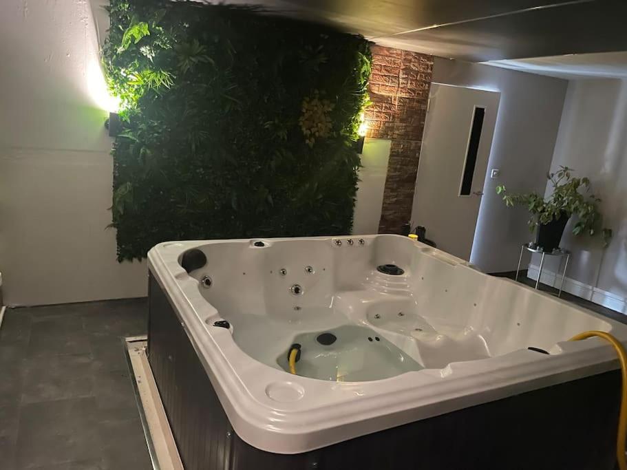The Exclusive Jacuzzi Apartment Birmingham Exteriér fotografie