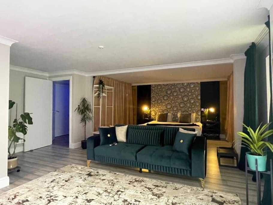 The Exclusive Jacuzzi Apartment Birmingham Exteriér fotografie